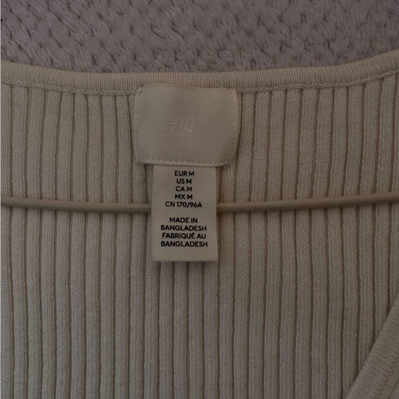 H&M cute botton up shirt - Picture 3 of 3